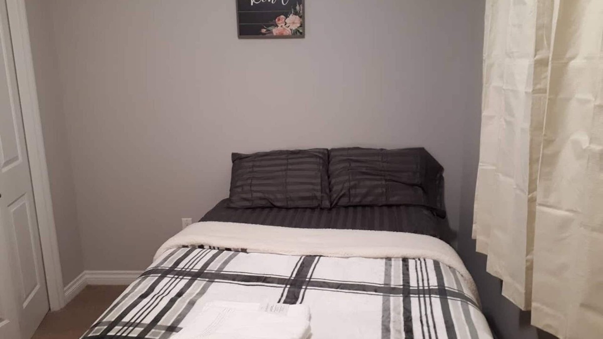 Timberlea Apartment | Eazi Erie Bedroom Sum