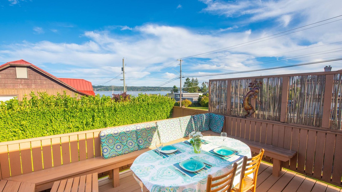 Campbell River House | Ebb and Flow Inn