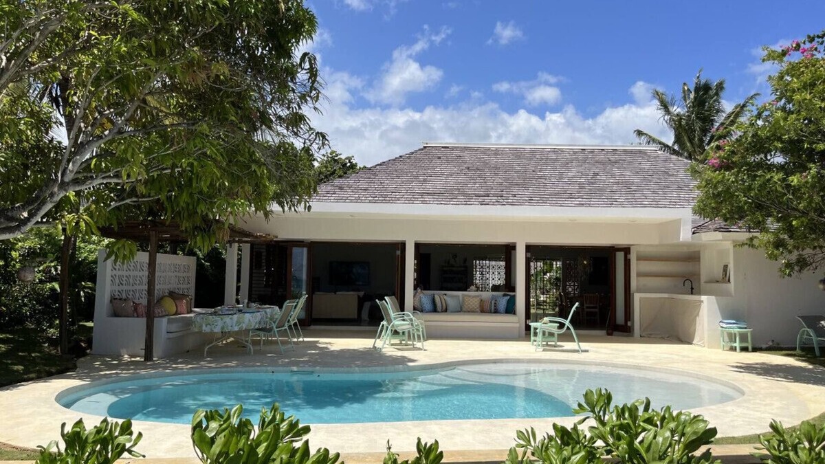 Silver Sands Villa | Ebb Tide, Elegant Villa by the Sea. Modern Design, Panoramic Views. Private Pool