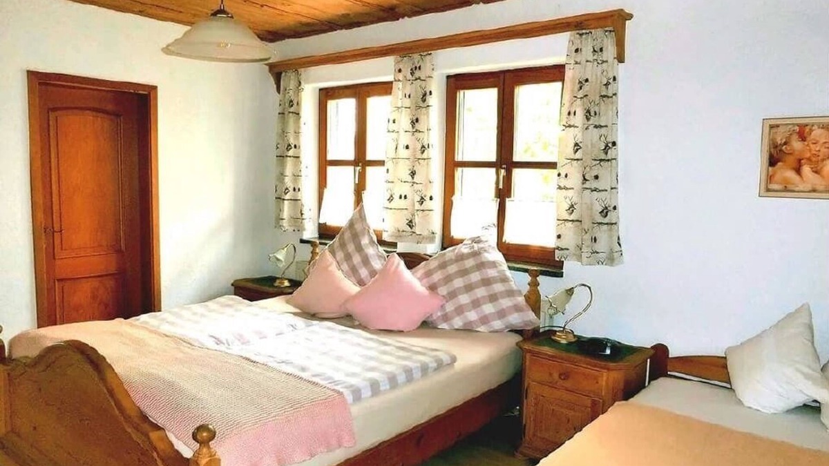 Hutthurm Apartment | Ebenerdige Wohnung mit Wintergarten für 3 Personen