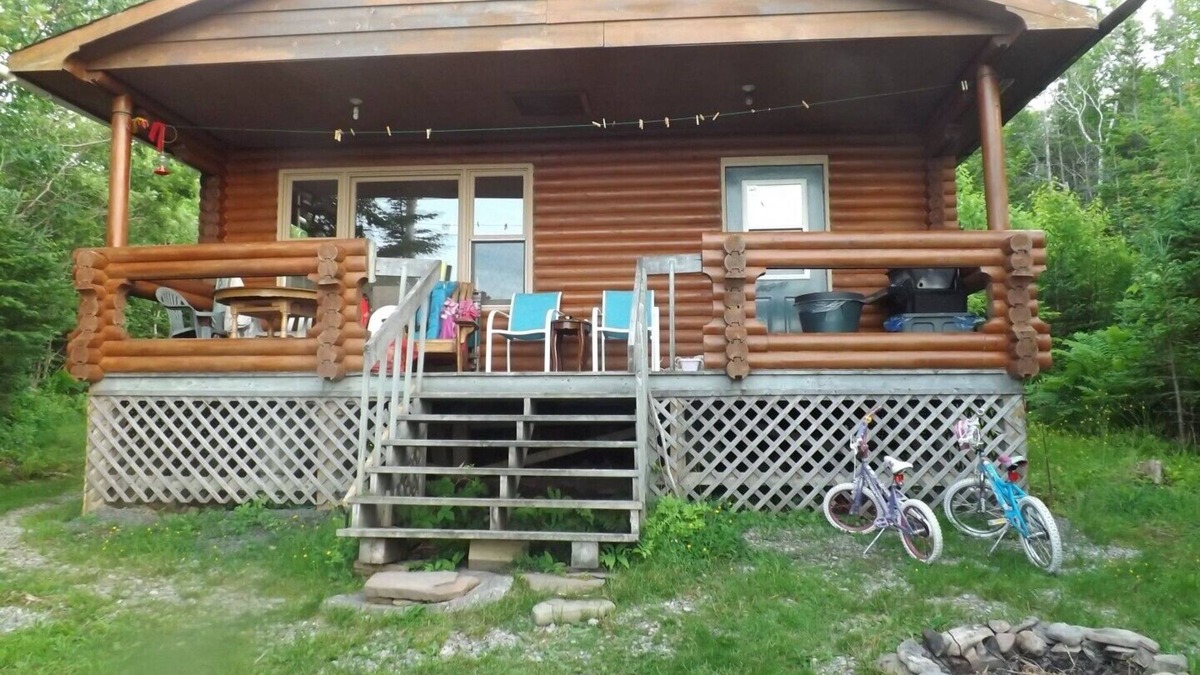 Richmond County Cottage | Eberhards logcottage 2 - St. Peter's, Nova Scotia, right on the Lake