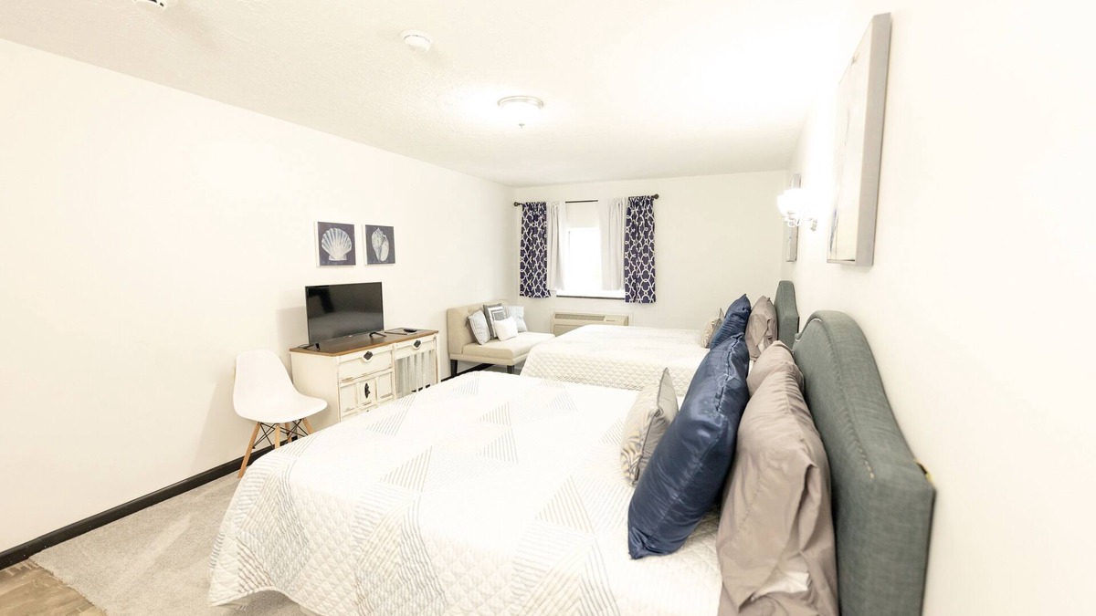 Marble Hill Hotel | EC Reed's Mercantile and Hotel