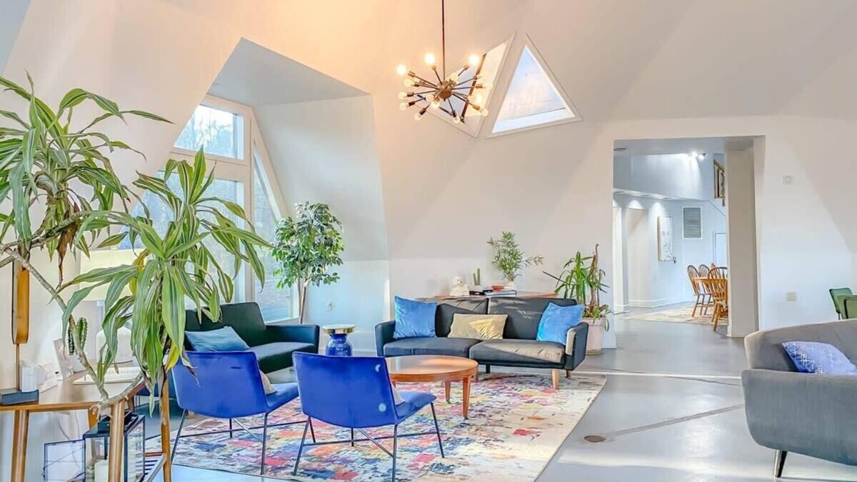Normal House | Eccentric Geodesic Dome-Home! Near Downtown Hville
