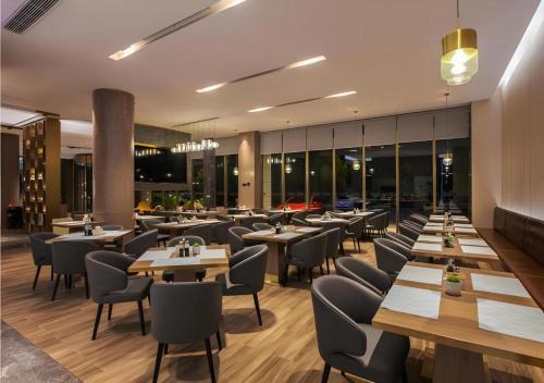 Jiangxia District Hotel | Echarm Plus Hotel Wuhan Wenhua Boulevard Dahualing Subway Statiom