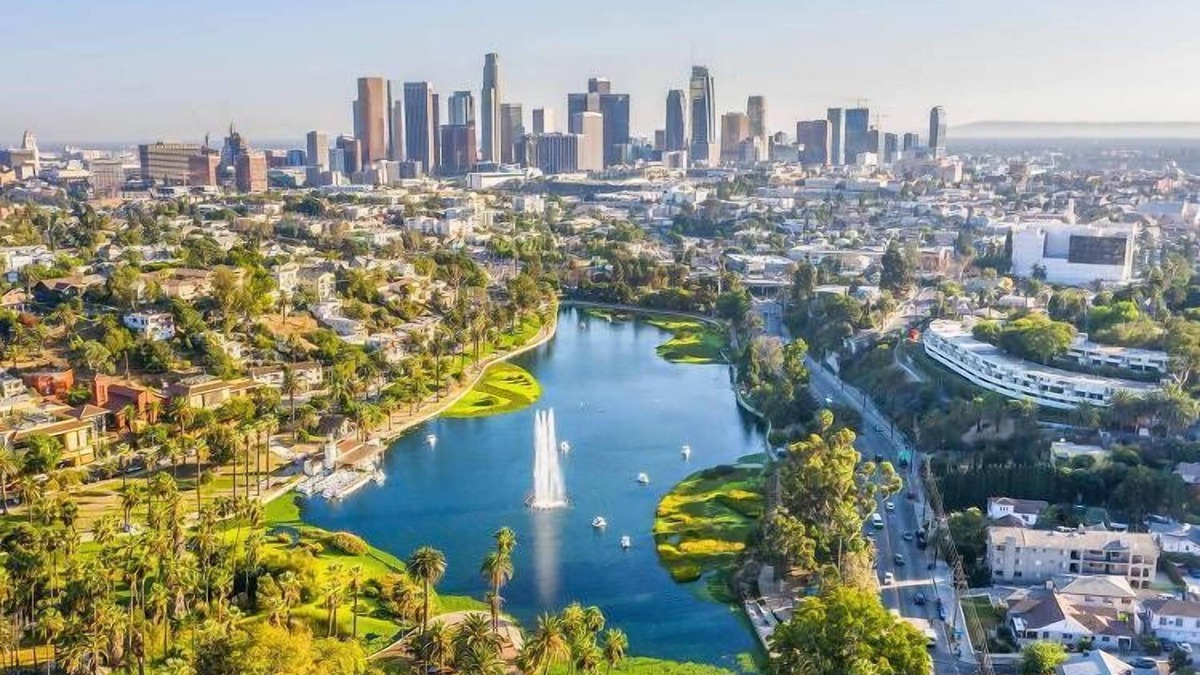 Downtown Los Angeles Condo | Echo Lake view condo - newly renovated - centrally located