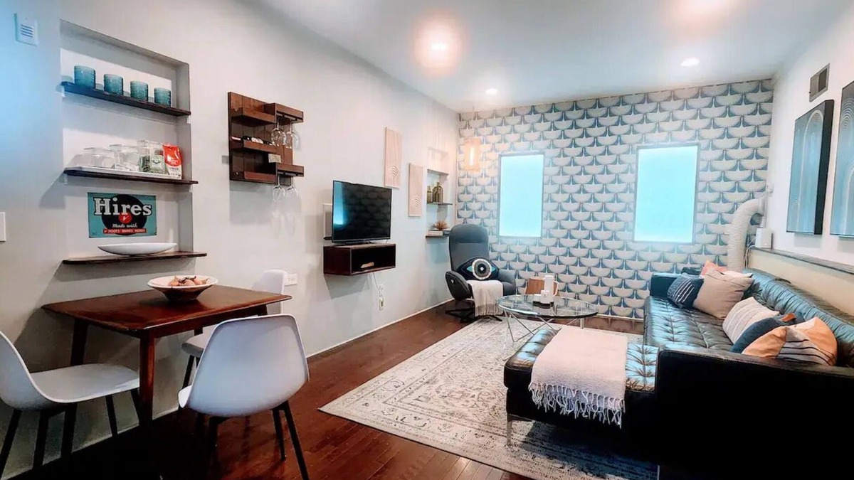 Elysian Heights Apartment | Echo Park Canyon - laundry, parking, large pationn