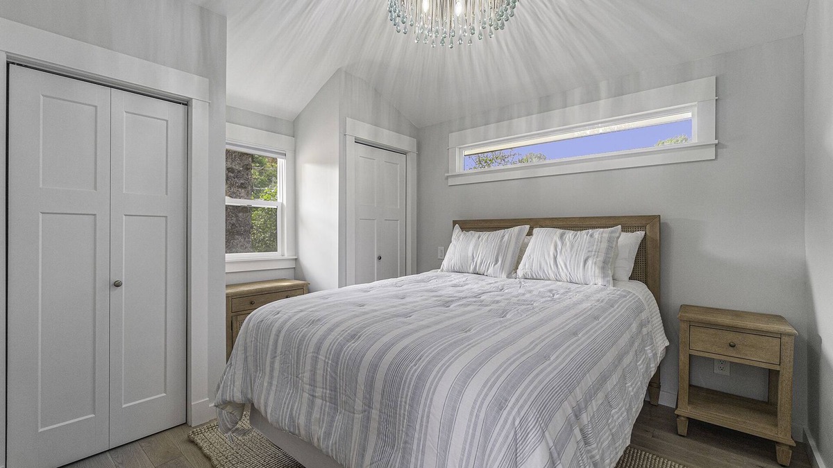 Frankfort Cottage | Echo's Cove- Downtown Cottage- 1 Mile from Lake Michigan