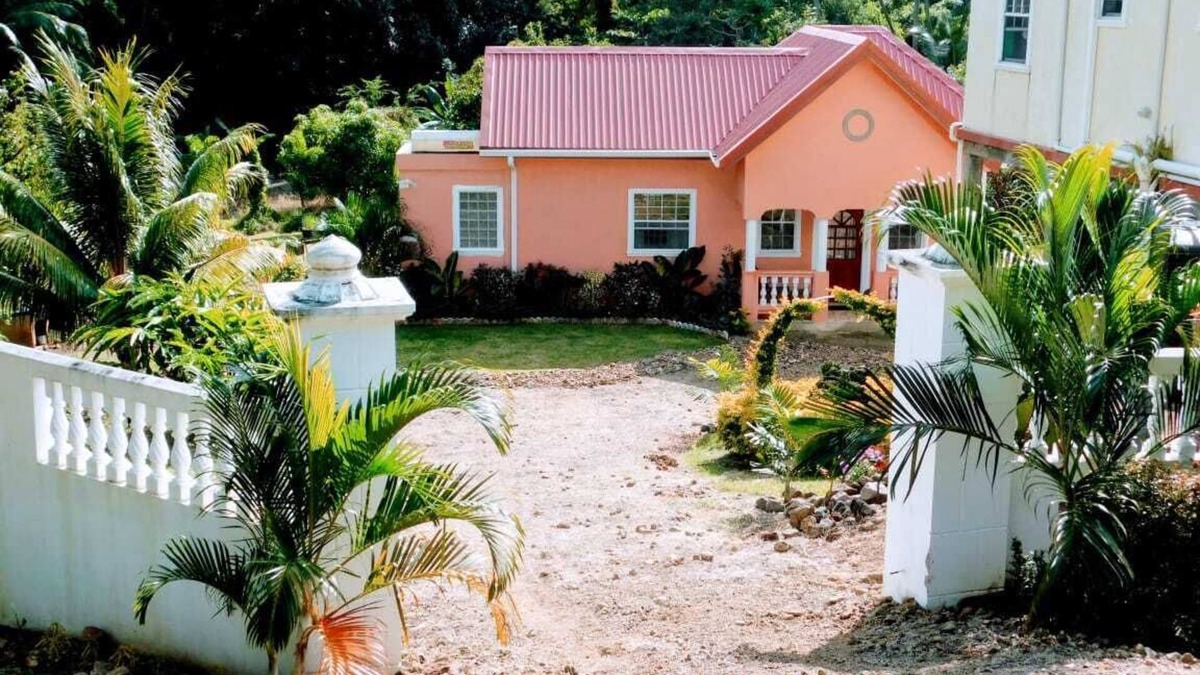 Bois d'Orange Cottage | Echoed Small Cottage