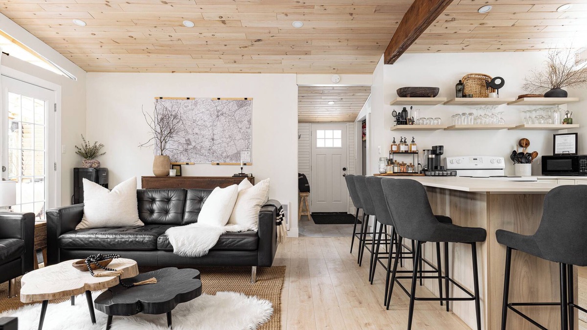 Algonquin Highlands Cottage | Echos Edge Lakeside Cottage - Cozy Seculded Retreat 3 Bedroom 1 Bathroom