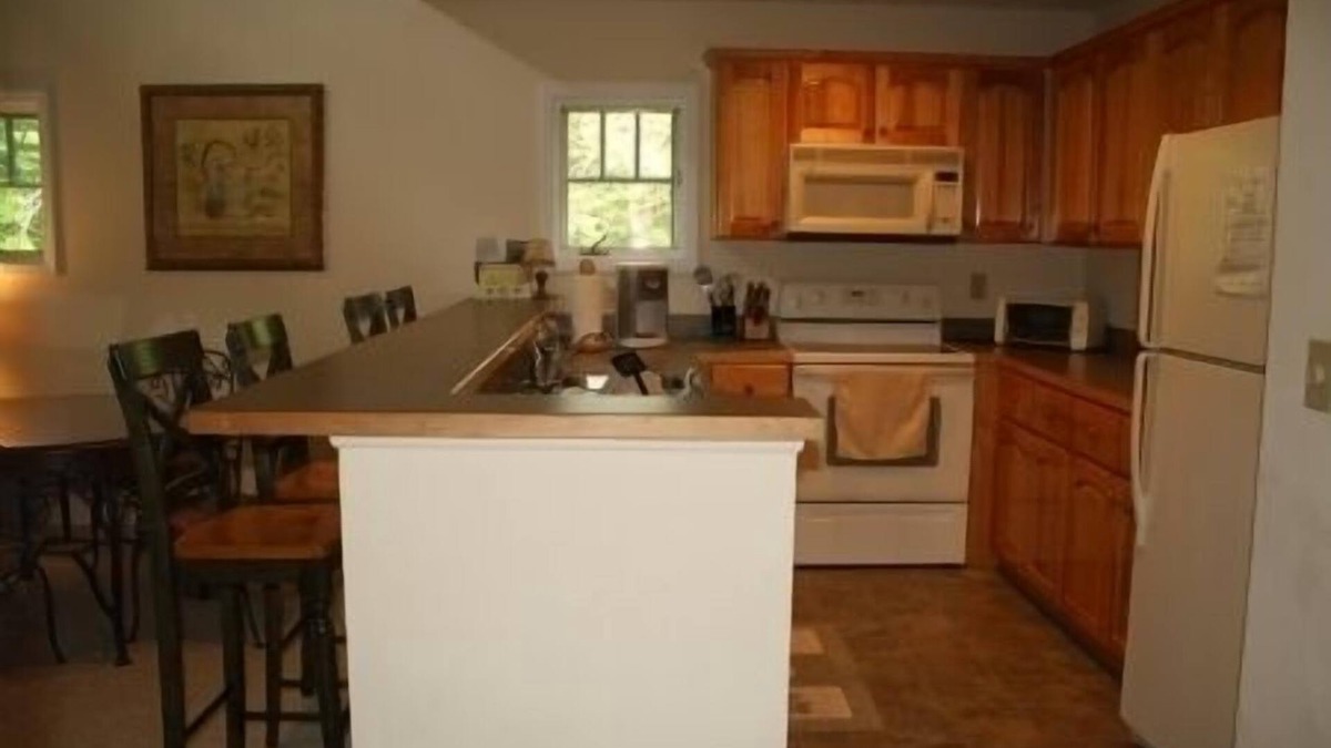 Foscoe Condo | Echota Woods 132, Close to High Country Attractions, Gated Resort, Pools, Fitness, Catch and Release Fishing,Last minute Discount available- discount included in online quote