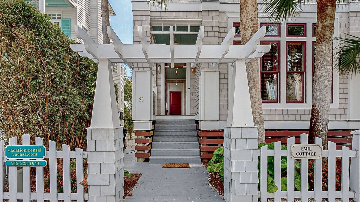 Saint Simons Island Cottage | Eclectic, airy beach cottage w/partial ocean view, private W/D, and pool access