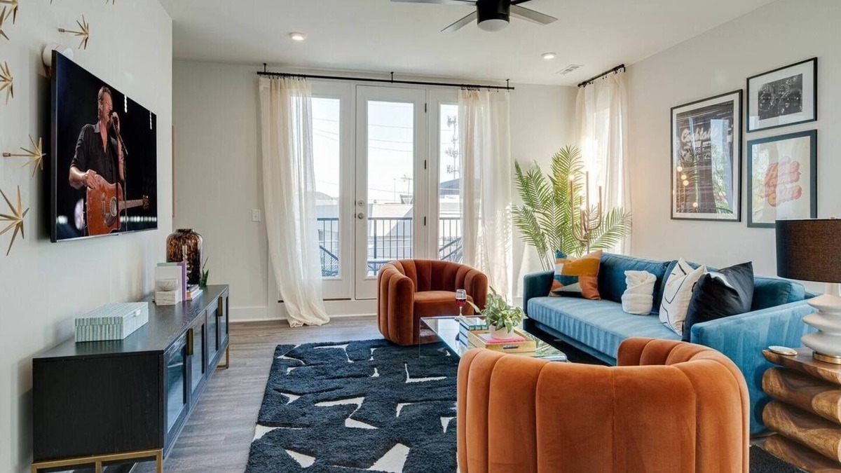 Whitebridge House | Eclectic Charm 5623 & 5625- Sleeps 18