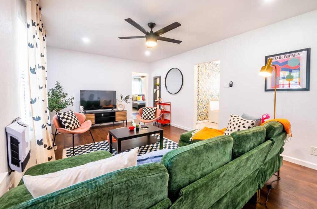 Uptown Apartment | Eclectic Chic 2 Bed-Quiet-Fast WIFI