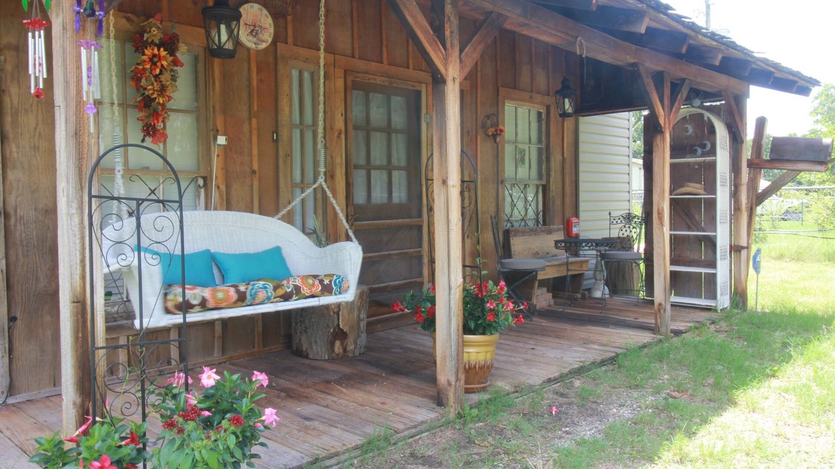 Greenville House | Eclectic Country Studio Guest House Quick Escape