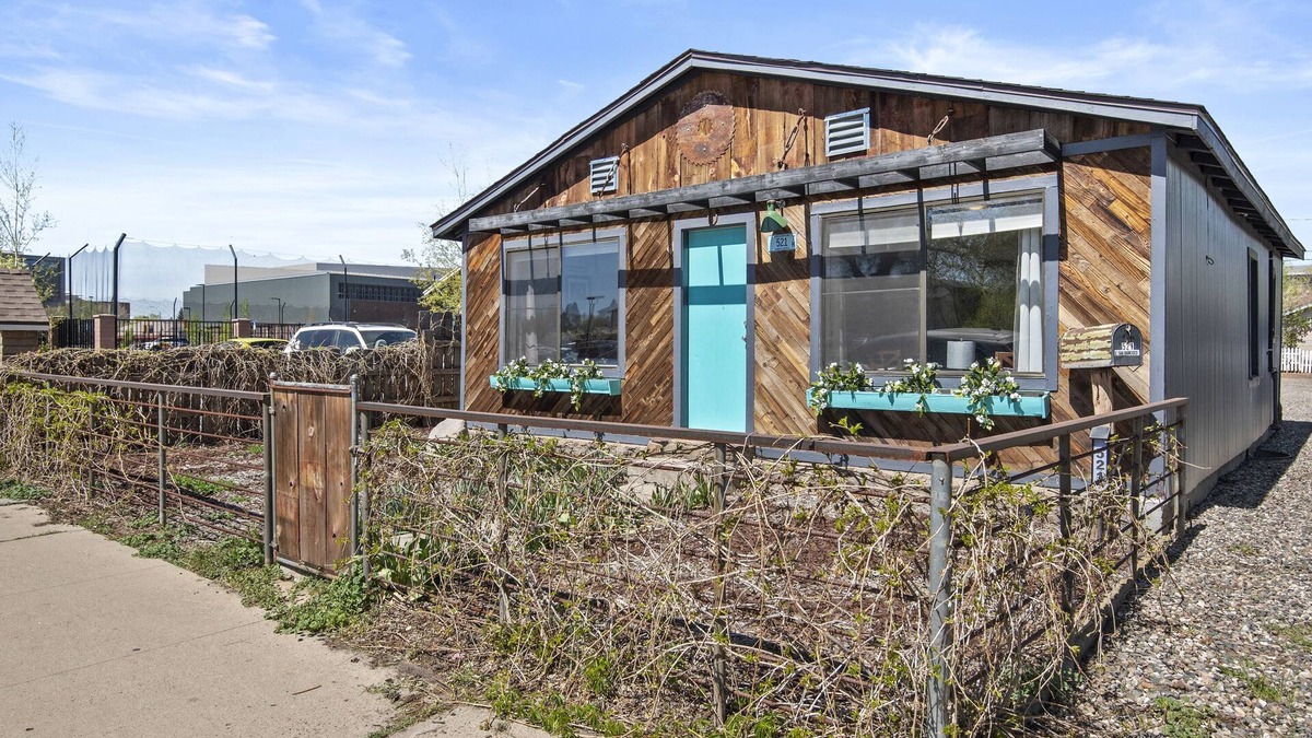 Southside House | Eclectic & Fun Lumberyard Urban Cabin #1 in downtown, next to NAU