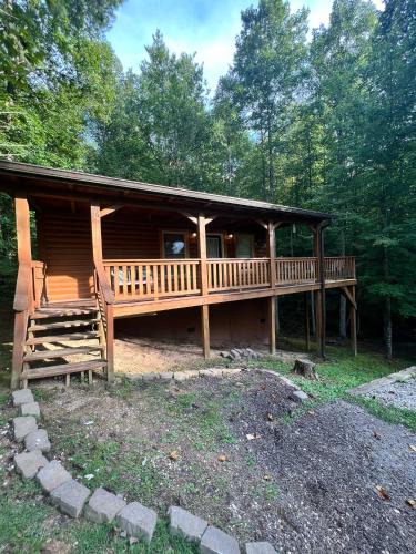 Campton House | Eclectic Hillside Cabin