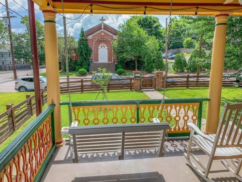 East End House | Eclectic Pet Friendly Home in East Nashville