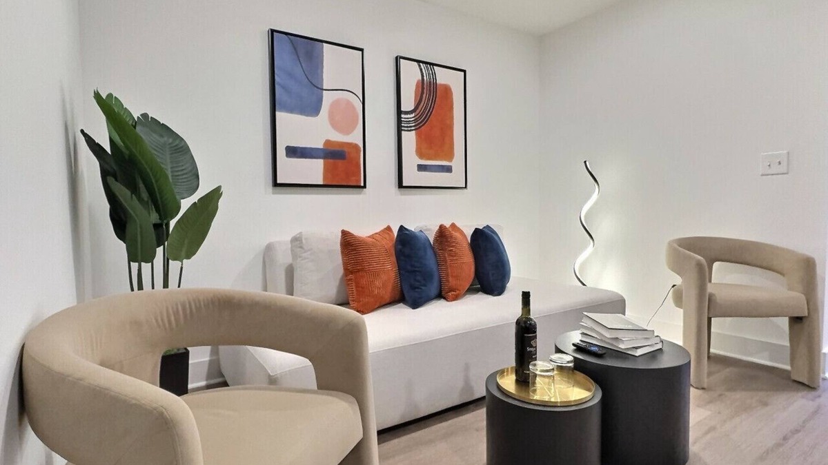 Forest Park Apartment | Eclectic Retreat in Heart of Downtown