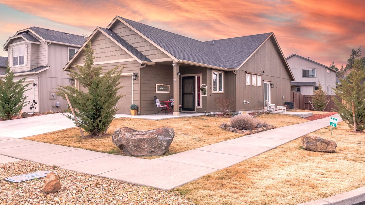 Old Farm District House | Eclectic SE Bend home ~ Close to Shopping ~ Close to Old Mill