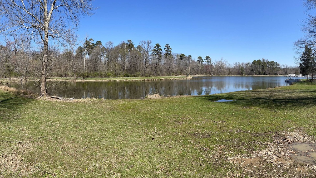 Carbondale RV Rental | Eclipse Campsites Available. Waterfront views