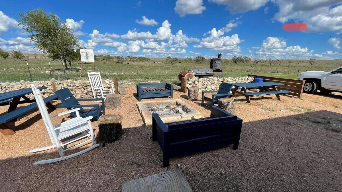 Izoro Cabin | Eclipse Path Center- True Texas Hunting Camp Lodge-pet friendly!