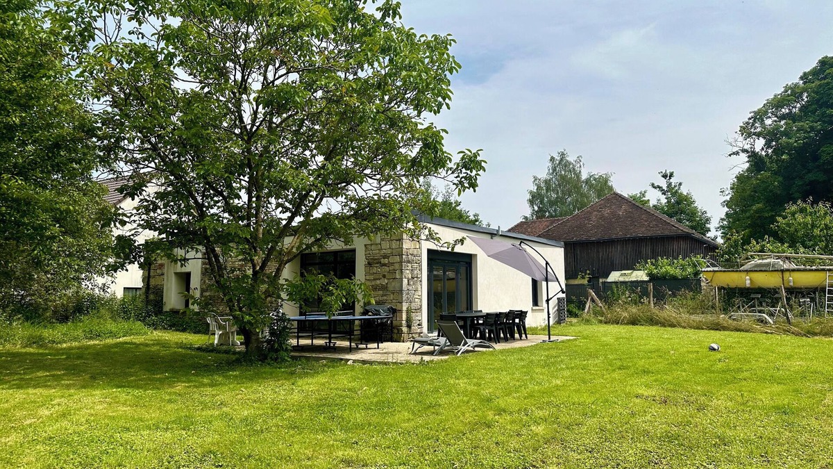Lusigny-sur-Barse House | Eco 4-BR farmhouse near Lac d’Orient & Troyes – sleeps 10, garden, Wi-Fi