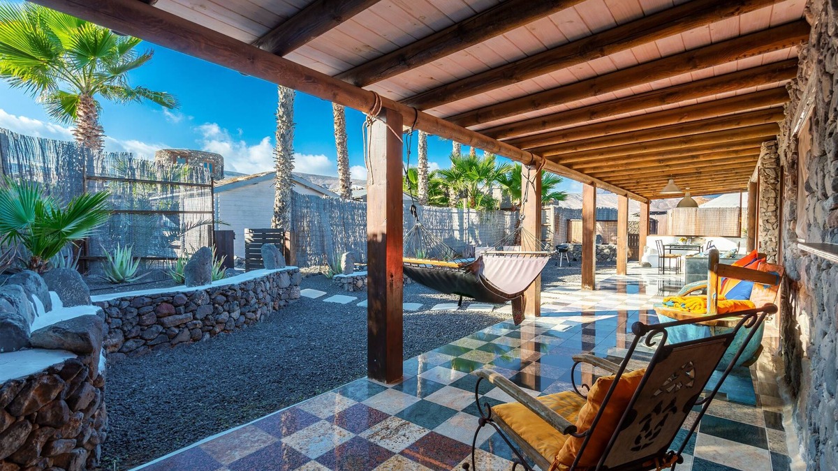 Haria House | Eco Barn, Pool, Play Area, 5min walk to Golden Sandy Beach and Restaurants