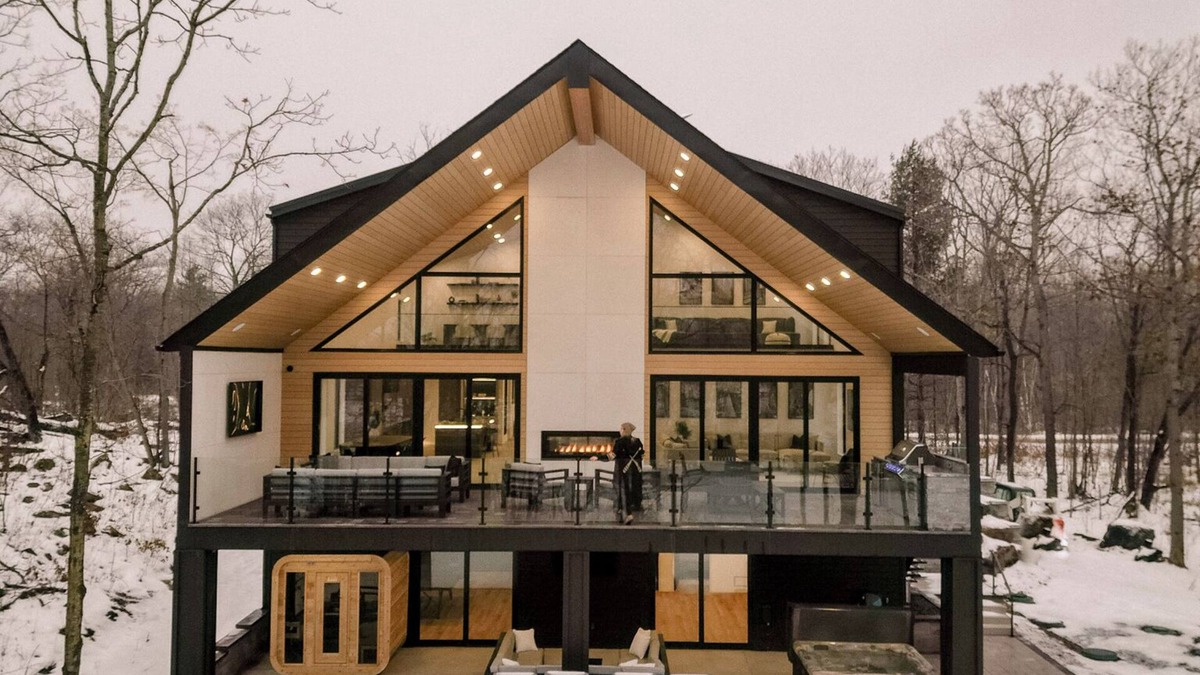 Severn Ski Chalet | Eco Bay Chalet Year Round Group Stay in Muskoka
