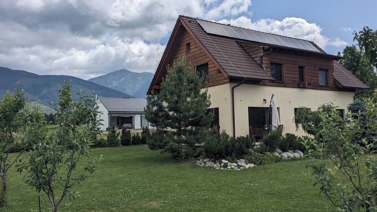 Ziar Ski Chalet | Eco clay & straw villa with mountain scenery