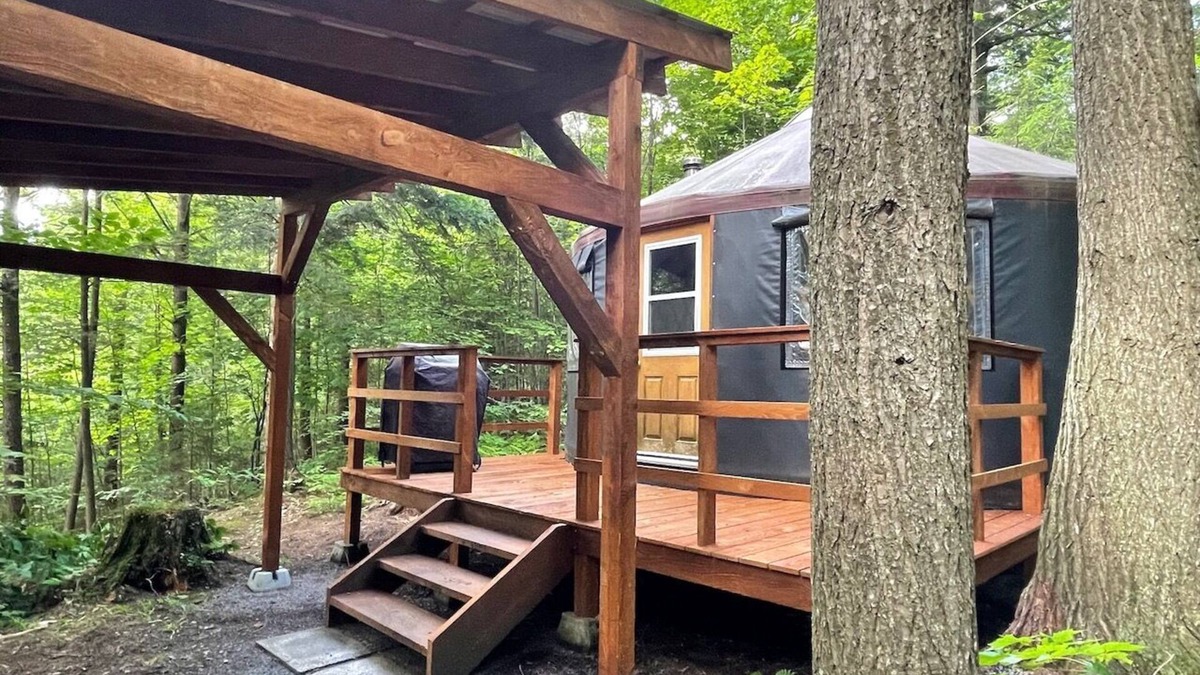 Saint-Etienne-De-Bolto Cabin | Eco-friendly, intimate and immersive yurt: Le Cerf