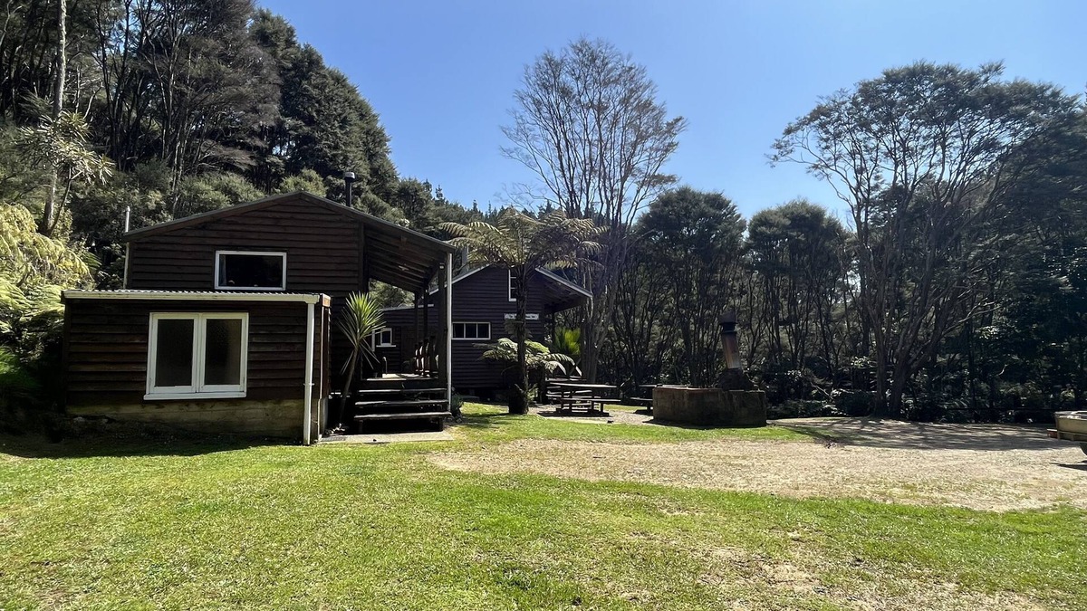 Colville Cabin | Eco Friendly Bush Cabin Retreat on a Tranquil Farm