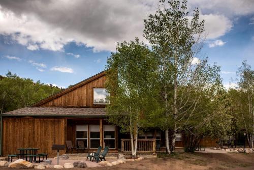 Salida House | Eco-Friendly Cabin with Views of the Rocky Mountains in Colorado