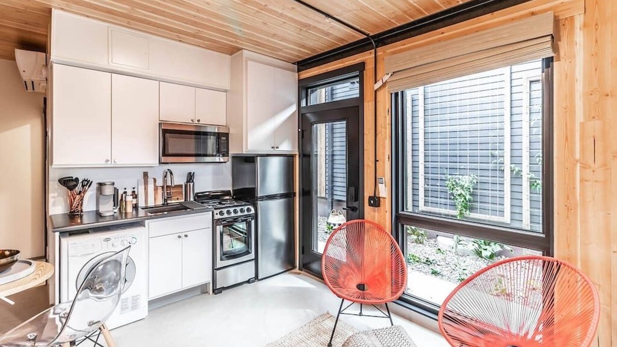 South Perry District Apartment | Eco-friendly Private Studio with free wifi