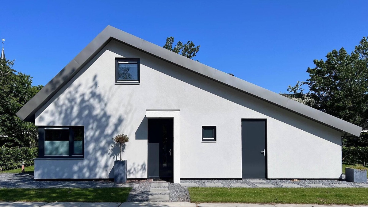 Dirkshorn House | Eco-friendly villa with terrace and garden