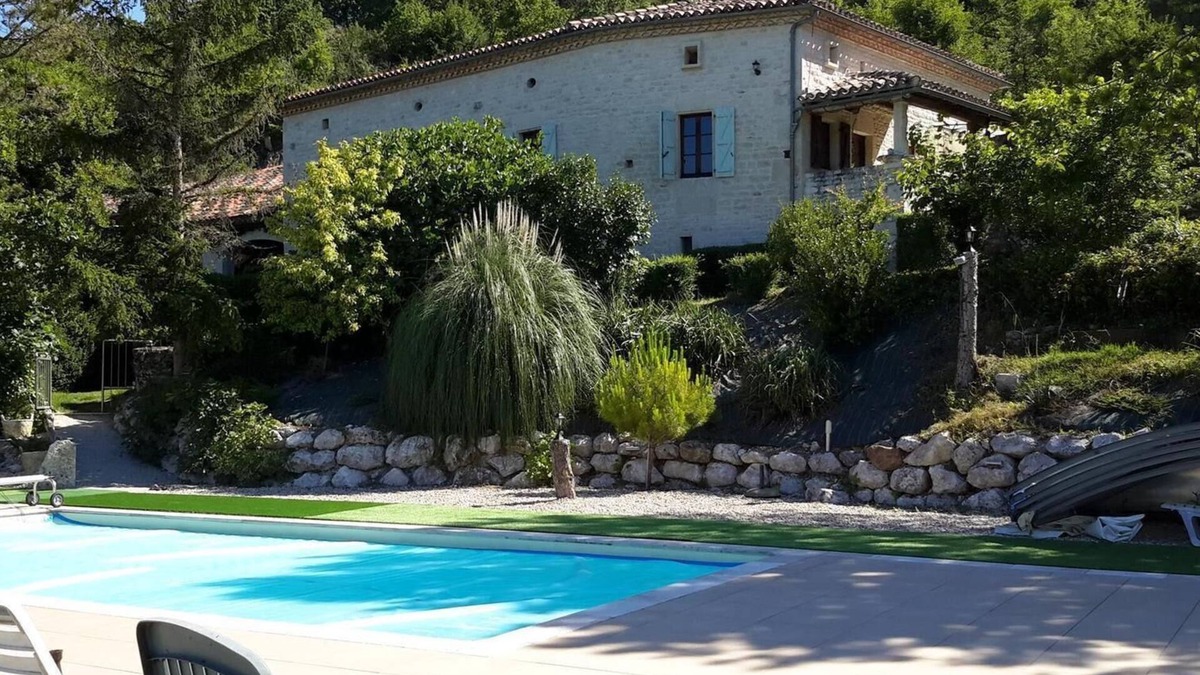 Valprionde House | Eco Gîte Théron Fontaine sleeps 15 with swimming pool in beautiful, peaceful surroundings