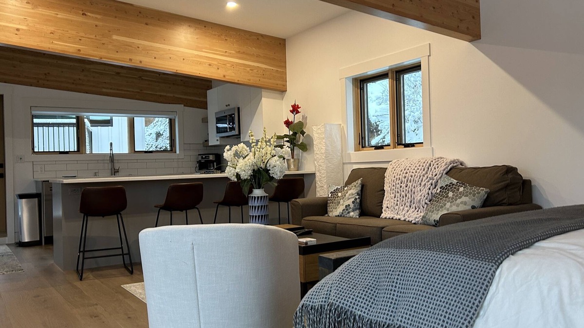 Rossland Apartment | Eco-Luxe Suite at Red Mountain with Hot Tub