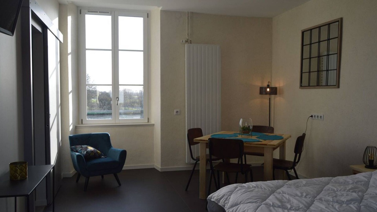 Linge Cottage | Eco-renovated studio in Lingé with terrace and parking, accessible for reduced mobility