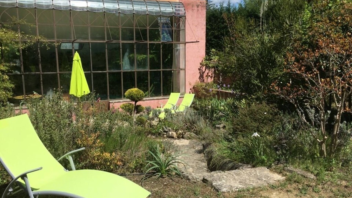 Lagnes House | Ecolodge "Au Fil de l'Eau". Swimming pool in inner garden. Near Isle/Sorgue.