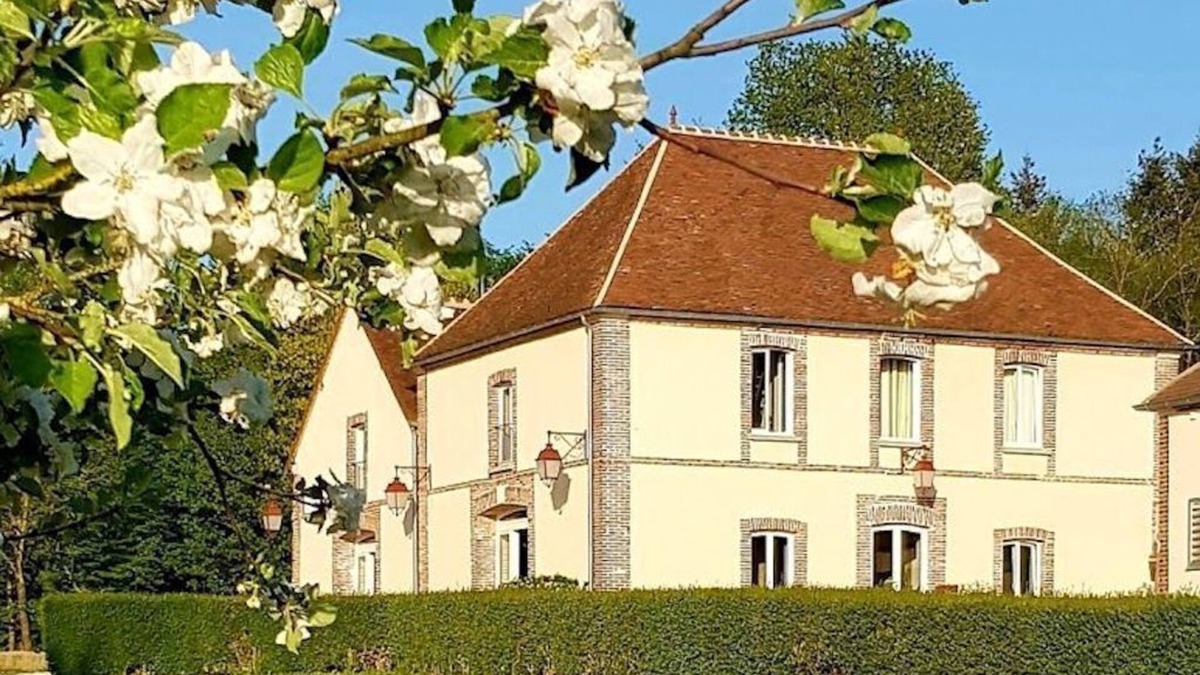 Villeneuve-sur-Yonne House | Ecological 4* gites for groups