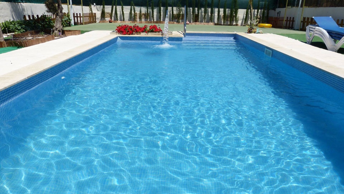 Palma de Mallorca House | Ecological villa in Palma: swimming pool, orchard, sports court.