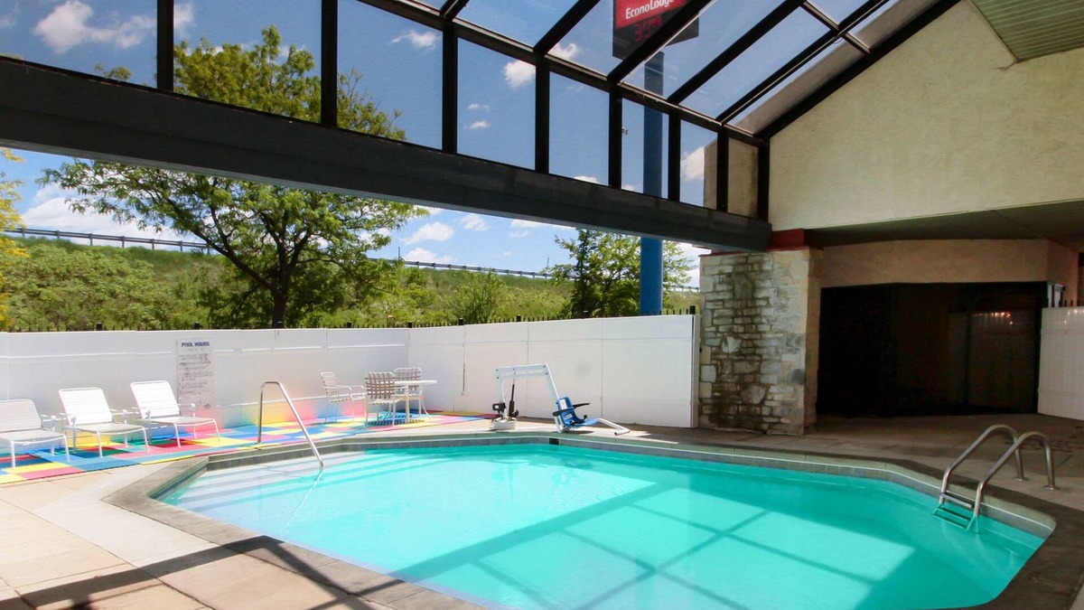 Holland Hotel | Econo Lodge Airport - Holland