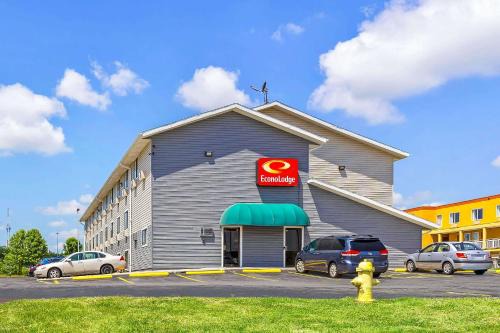 Montrose Cabin | Econo Lodge Akron Copley Northwest