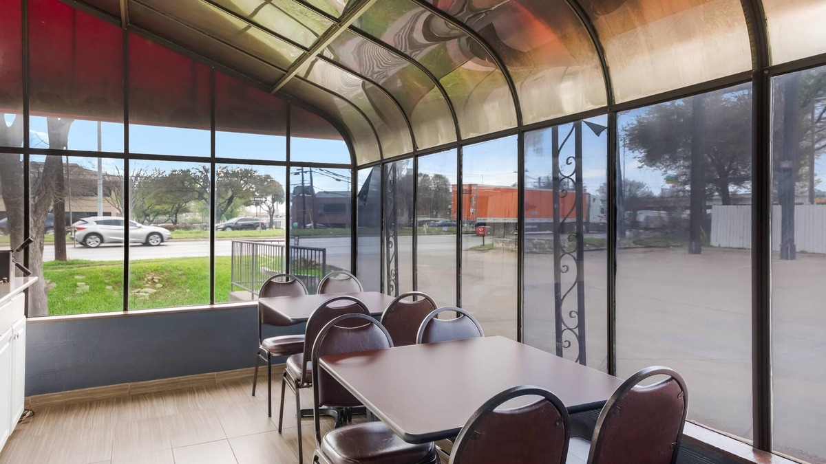 North Burnet Hotel | Econo Lodge Austin North near The Domain