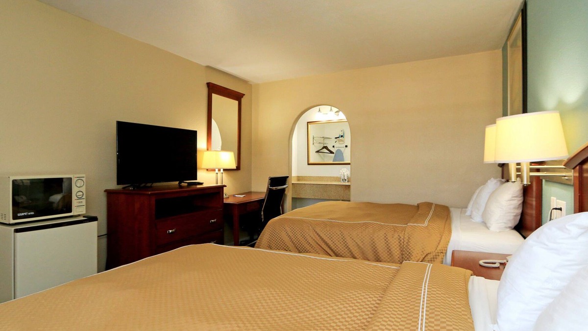 Parker Lane Hotel | Econo Lodge Austin South