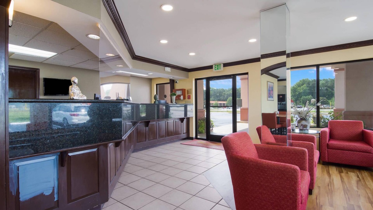 Gold Rock Hotel | Econo Lodge Battleboro - Rocky Mount I-95