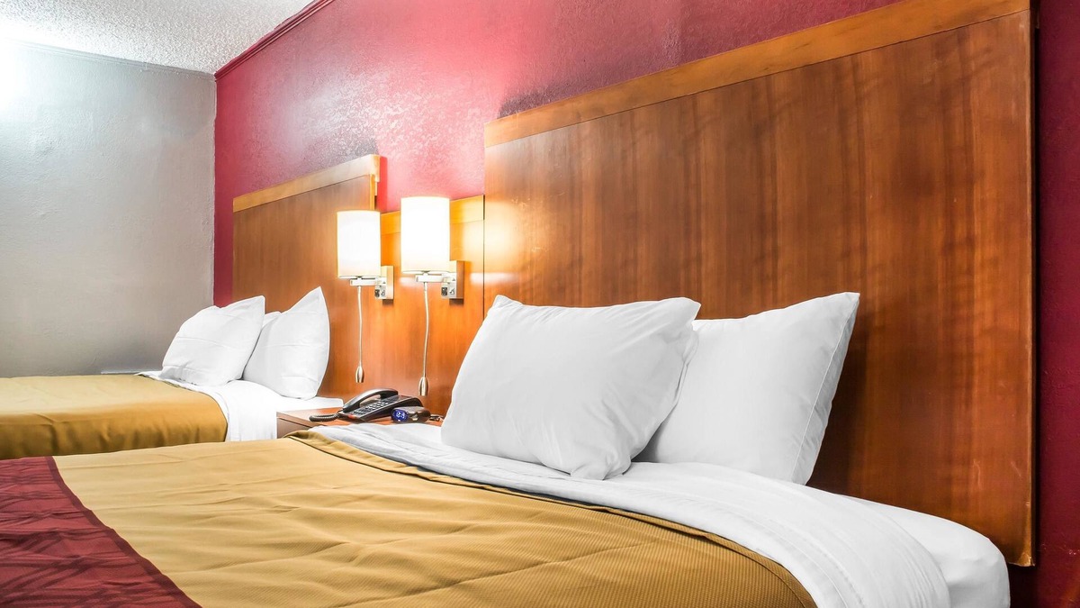 Brockport Hotel | Econo Lodge Brockport