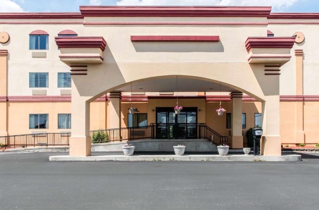 Carlisle Cabin | Econo Lodge Carlisle Central