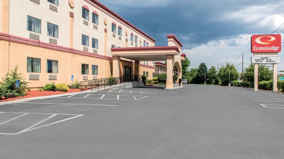 Carlisle Hotel | Econo Lodge Carlisle Central