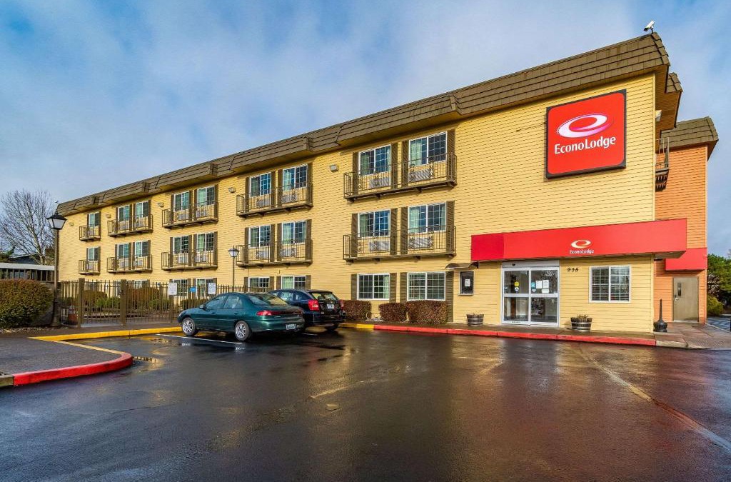 Corvallis Cabin | Econo Lodge Corvallis Near University