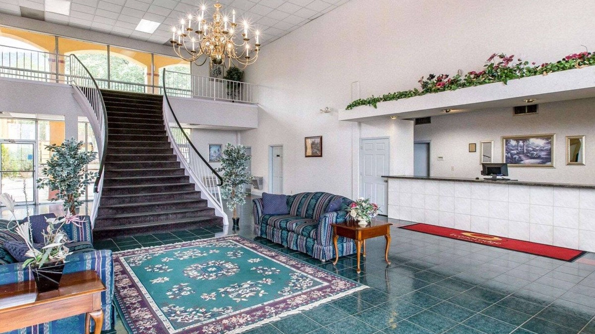 Dalton Hotel | Econo Lodge Dalton West